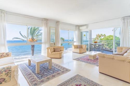 Lovely beachfront apartment Puerto Banus Marbella