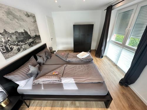 Voodi või voodid majutusasutuse Wohnträume Große DHH aus 2024 - 160 m2- bis 7 Personen - 2 Bäder toas