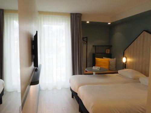 Ein Bett oder Betten in einem Zimmer der Unterkunft ibis Styles Arcachon Gujan Mestras