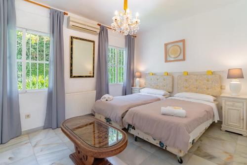 Beautiful Villa La Caracola heated pool Puerto Banus Marbella