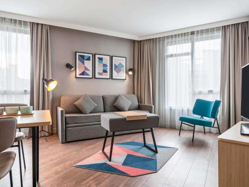 Televiisor ja/või meelelahutuskeskus majutusasutuses Aparthotel Adagio Paris Nation