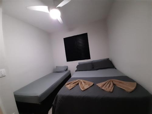 Postel nebo postele na pokoji v ubytování Bate & Volta - Apartamentos com 2 quartos próximo ao SESC Bertioga