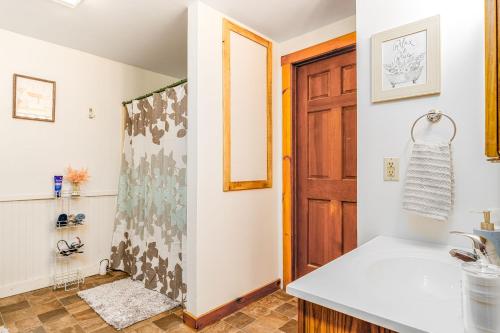 Bilik mandi di Lany Mae's Getaways