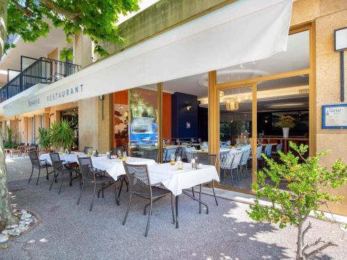 Mercure Marseille Centre Bompard La Cornicheにあるレストランまたは飲食店