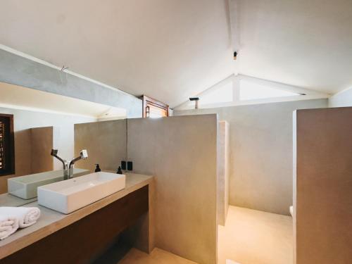 a bathroom with a white sink and a sink at Villa Mango Jeri in Jericoacoara