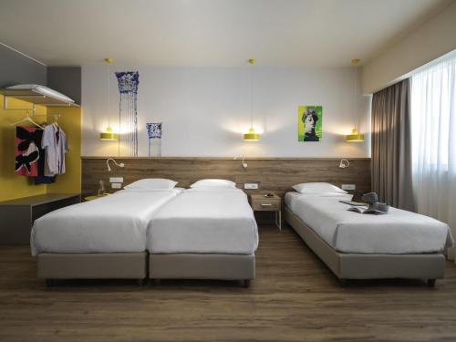 a room with three beds in a room at ibis Styles Athens Routes in Athens