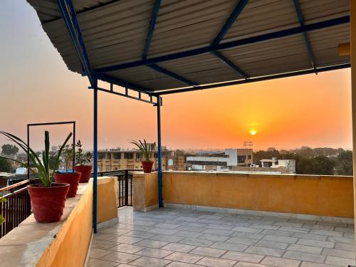 Balkón nebo terasa v ubytování Hachi Hostel Jaisalmer