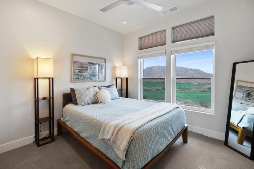 Кровать или кровати в номере The Fairway Retreat Private Pool & SpaSleeps 30