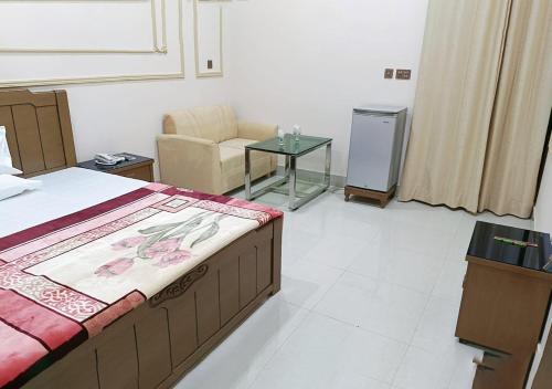 Ένα ή περισσότερα κρεβάτια σε δωμάτιο στο Qatar Hotel Bahawalpur