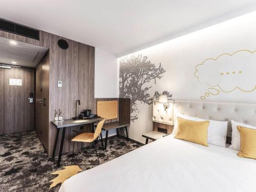 a hotel room with a bed and a desk at ibis Styles Lublin Stare Miasto in Lublin