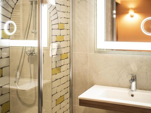 a bathroom with a sink and a shower at ibis Styles Lublin Stare Miasto in Lublin