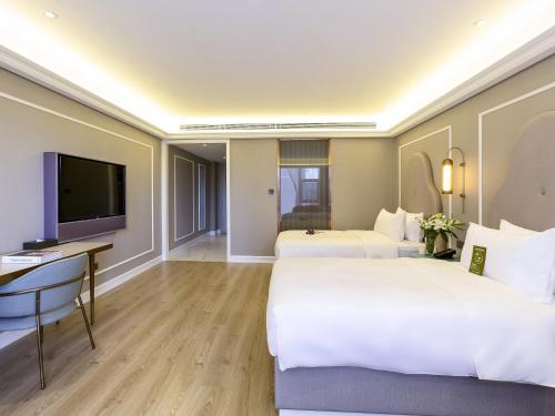 TV a/nebo společenská místnost v ubytování Mercure Taiyuan E Tech