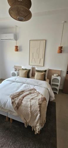 a bedroom with a bed with a blanket on it at Appartement t2 neuf en residence ,dakar in Dakar