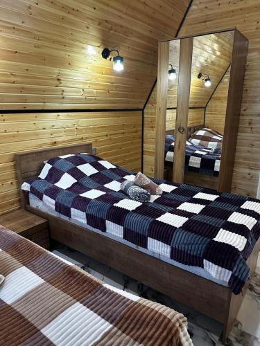 เตียงในห้องที่ A-Frame Armudlu