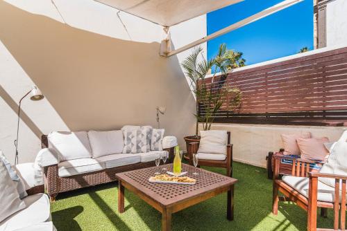 a patio with couches and a table and chairs at Santa Barbara Vegueta in Triana