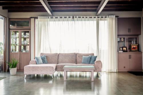 Χώρος καθιστικού στο Penthouse by Grit Villas - Penthouse Apartment with a Private Pool
