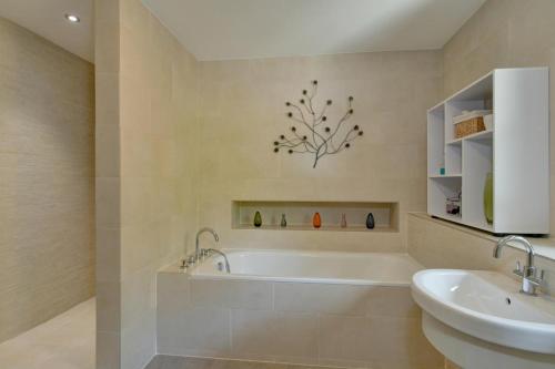 Koupelna v ubytování 5 Bed in Uplyme oc-d32981