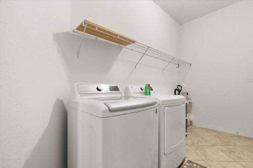Gallery image of Family-Friendly 3BR Getaway Hot Tub Game Room Fun in Lake of the Hills