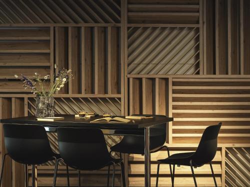 a dining room with a black table and chairs at Novotel Paris Porte Versailles in Paris