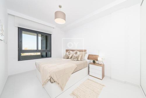 Postel nebo postele na pokoji v ubytování Solana Boutique Apartment, pool, serenity and views, by OYOOSTAYS