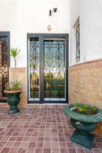 a front door of a house with a fountain at 4 min à pied de la Plage, 3 BR, Piscine, Parking in Skhirat