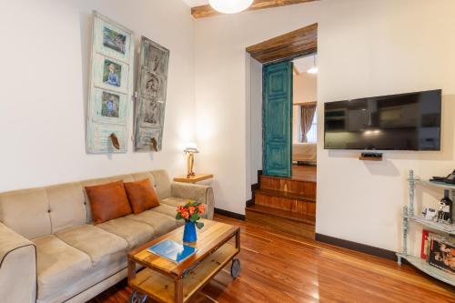 Μια τηλεόραση ή/και κέντρο ψυχαγωγίας στο Old Town Quito Suites, Heritage Hotel, Historic center