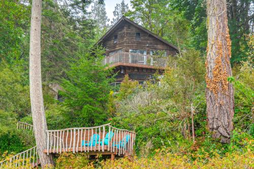 Κήπος έξω από το Waterfront Bainbridge Island Home Stunning Views!