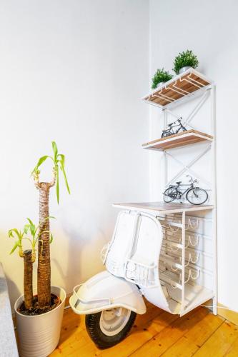 A Window on the Naviglio - B Home