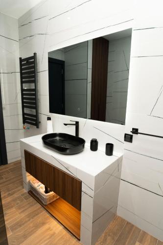 a bathroom with a sink and a mirror at Kosmaj Sunrise in Rogača