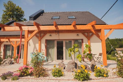 a house with a wooden pergola at Apartmány Pod Hradem Potštejn in Rychnov nad Kněžnou