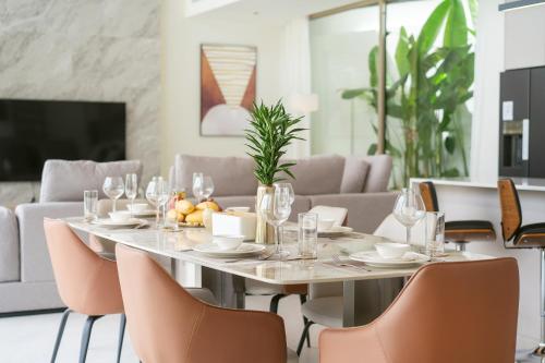a dining room with a table and chairs at Luxury villa 3-4 bedroom near Bangtao beach in Phuket Town