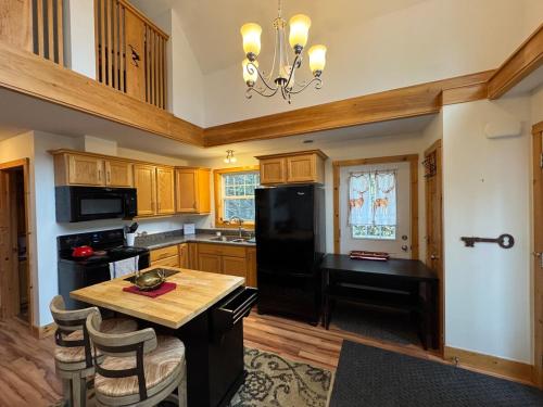 Dapur atau dapur kecil di Basecamp Haven 2 Your perfect start to adventure
