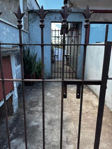 an iron gate in front of a building at Cantinho perto Unicamp in Campinas
