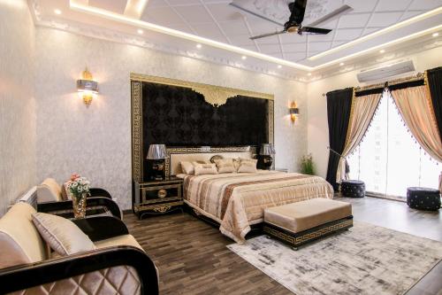 a large bedroom with a bed and a couch at Hotel Seven Inn Plaza Near IGI Delhi Airport in New Delhi