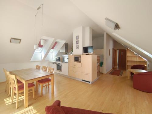 a kitchen and dining room with a table and chairs at Gästehaus Eisenerz in Eisenerz