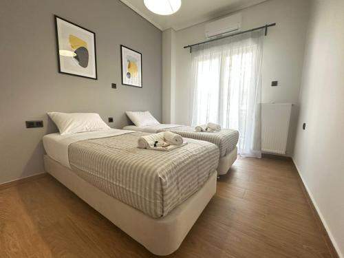 4th Floor Bright 2BR Retreat Near Acropolis