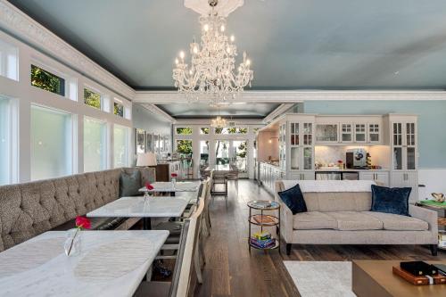 a living room with couches and a chandelier at White House Napa in Napa