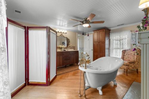 a bathroom with a bath tub in a room at McTernan Manor in Franklin