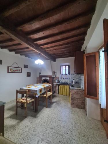 a kitchen with a table in a room with a stove at La Corte del Tadde in Lammari