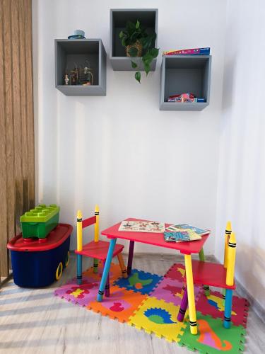 a childs room with a table and a table and chairs at Apartment Pyramidenblick in Karlsruhe