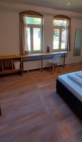Katil atau katil-katil dalam bilik di Übernachten im Münsinger "Albgut" - Hotelzimmer, Ferienwohnungen und Stuben