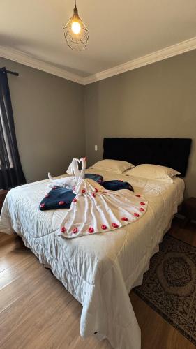 Una cama o camas en una habitación de Tico Pousada