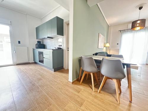 4th Floor Bright 2BR Retreat Near Acropolis