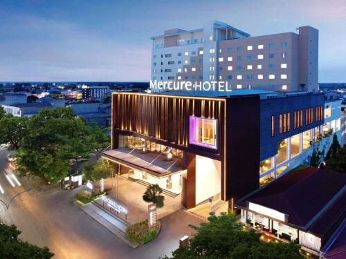 a rendering of the mercantile hotel at night at Mercure Bengkulu in Bengkulu