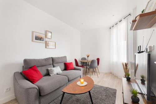 Michaud Charming apartment near Paris