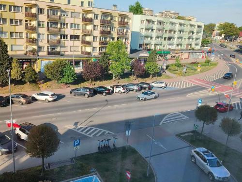 an aerial view of a parking lot with cars parked at ibis styles Bolesławiec in Bolesławiec
