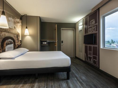 a hotel room with a bed and a fireplace at ibis Chia in Chía