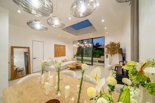 TV a/nebo společenská místnost v ubytování Ardhana 11 - Brand New Villa with Private Pool - Ungasan