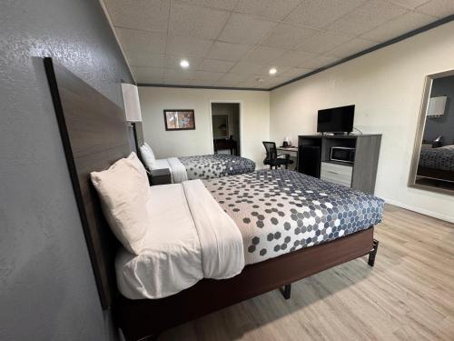 a hotel room with two beds and a television at Edyn Hotel By Townhouse Wytheville US 52 in Wytheville