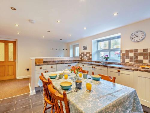 Billede fra billedgalleriet på 4 Bed in Wearhead 93527 i Wear Head